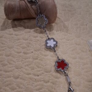 SILVERTONE & MULTICOLOR CLOVER BRACELET